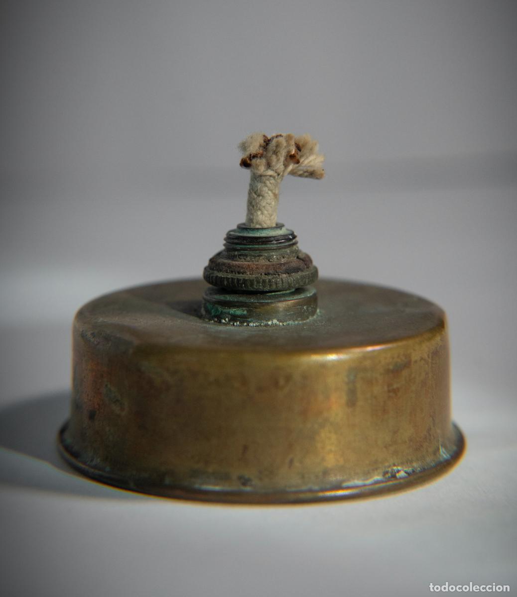 Antig&uuml;edades: Antiguo Dep&oacute;sito de bronce para L&aacute;mpara de Aceite con Sello &rdquo;Lafayette Metal N.Y.&rdquo;