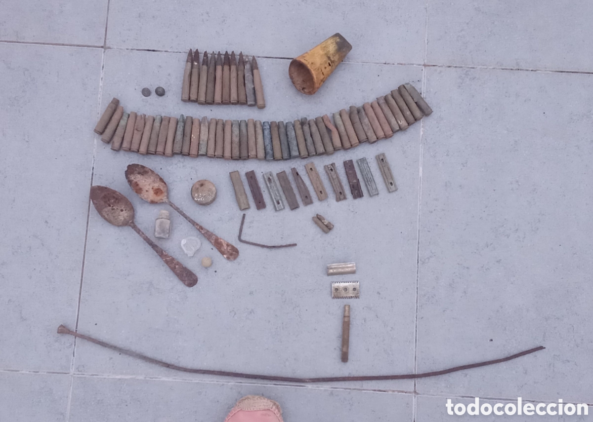 Antig&uuml;edades: Guerra Civil. Lote. Maquinilla de afeitar de soldado. Baqueta de fusil s. XIX
