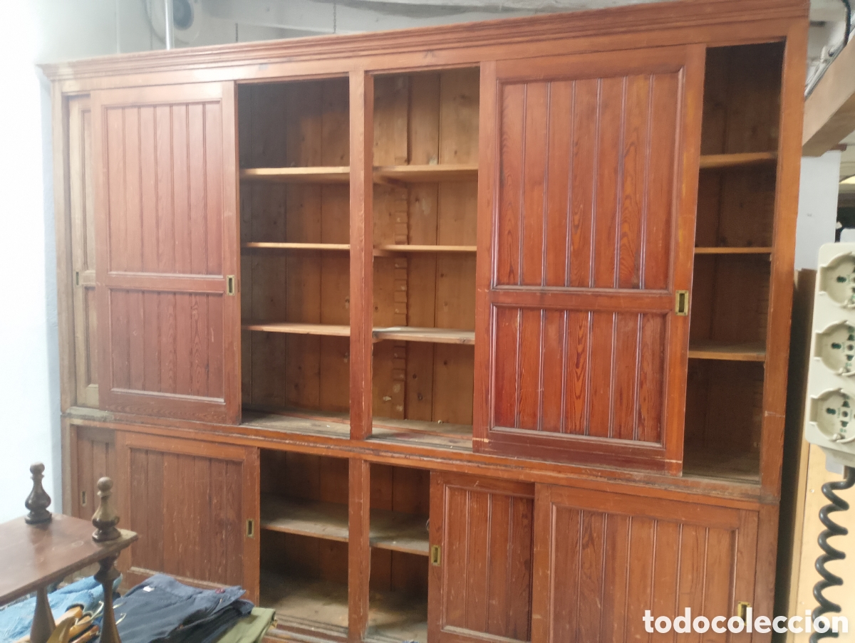 Antig&uuml;edades: Mueble macizo Melis antiguo