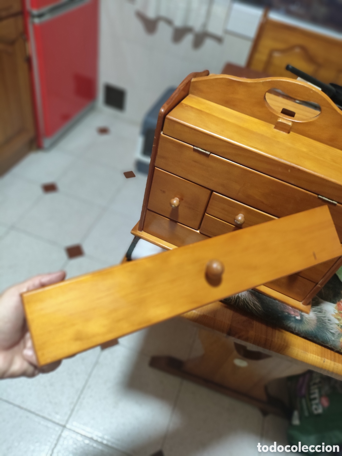 Antig&uuml;edades: Costurero de madera vintage - Foto 4