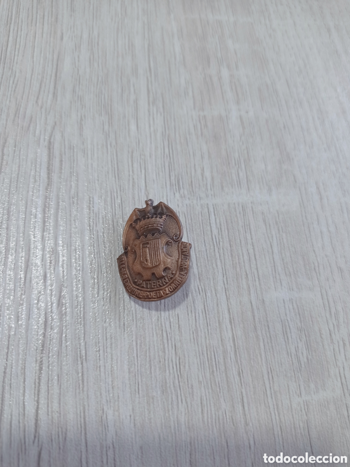 Antig&uuml;edades: Pin escudo ️ Fraternidad en cobre