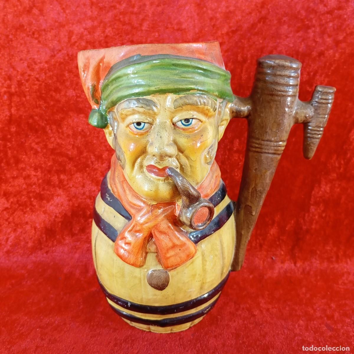 Antig&uuml;edades: JARRA POLICROMADA A MANO - PERSONAJE CARICATURESCO FUMADOR DE PIPA - RARA - 21 CM - VER FOTOS ESTADO