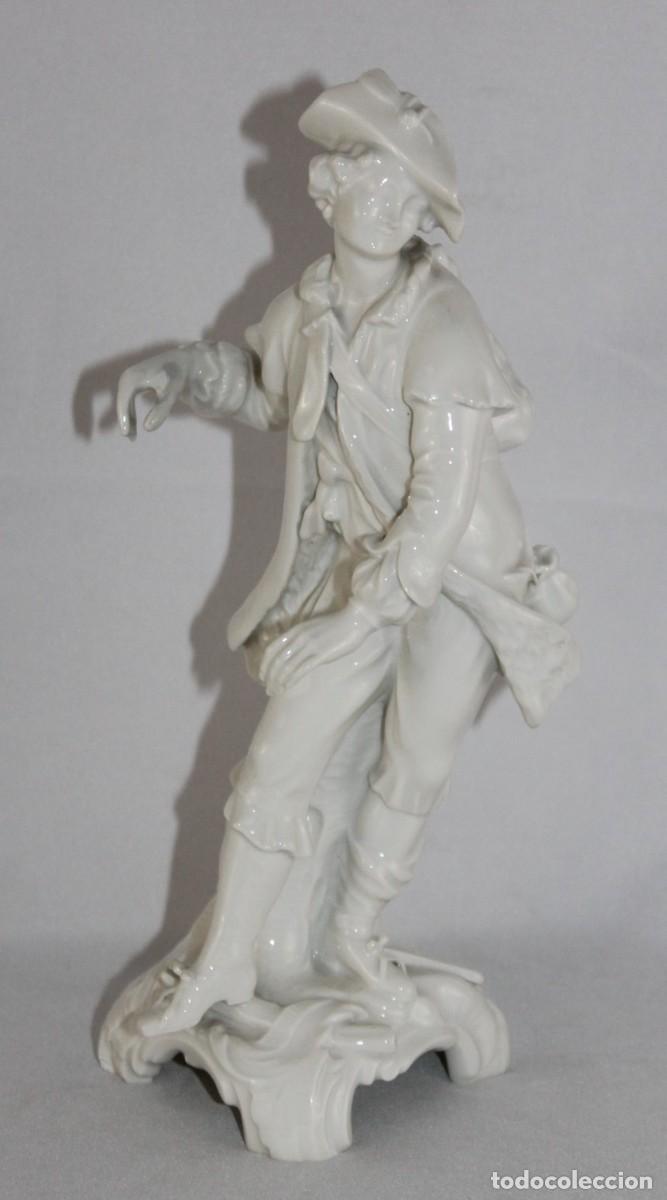 Antig&uuml;edades: Figura de cazador en porcelana alemana KPM. Muchos detalles