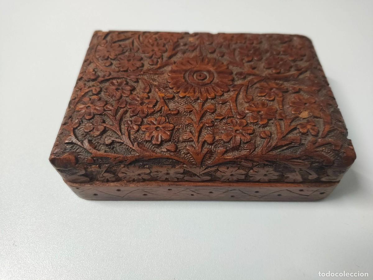 Antig&uuml;edades: Caja joyero de madera palisandro de estilo artesanal indio