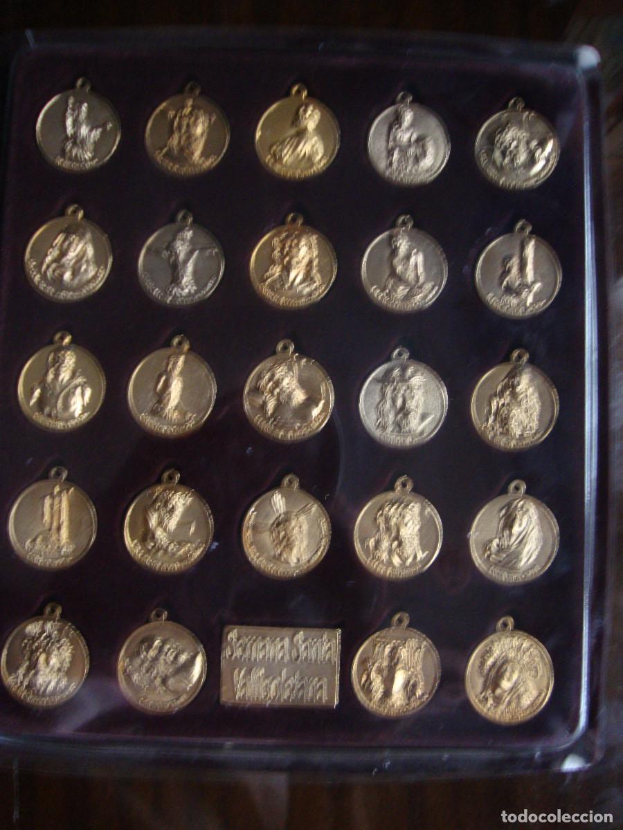 Antig&uuml;edades: PRECIOSA COLECCION DE MEDALLAS Y PLACA DE LA SEMANA SANTA DE VALLADOLID COMPLETA