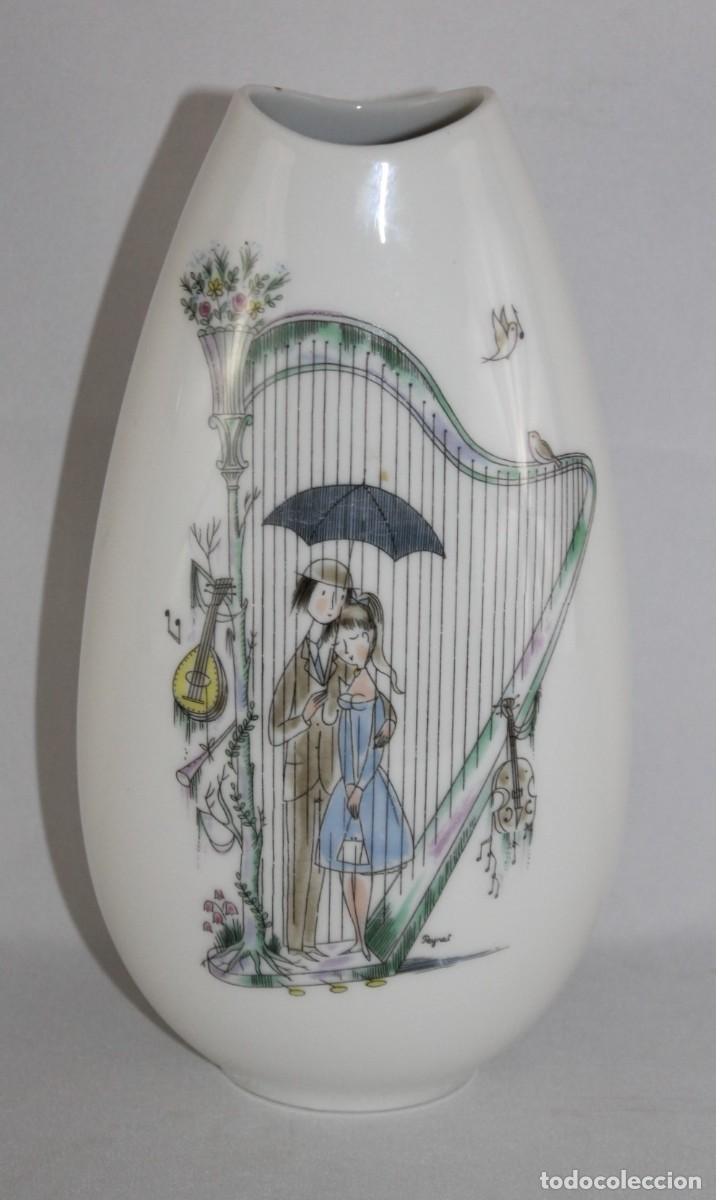 Antig&uuml;edades: Jarr&oacute;n Rosenthal Germany en porcelana. Pareja con arpa. Dise&ntilde;o firmado