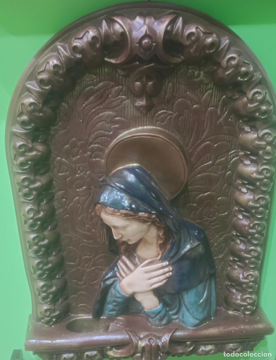 Antig&uuml;edades: RELIEVE FIGURA DE VIRGEN POLICROMADA PILA DE AGUA BENDITA DE PARED; MARMOL Y ALABASTRO