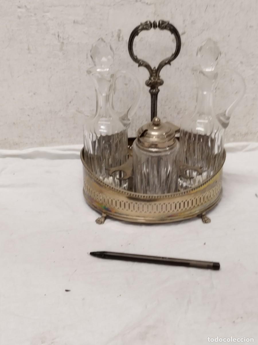 Antig&uuml;edades: Antigua vinagrera y aceitera. Con marcaje a identificar.