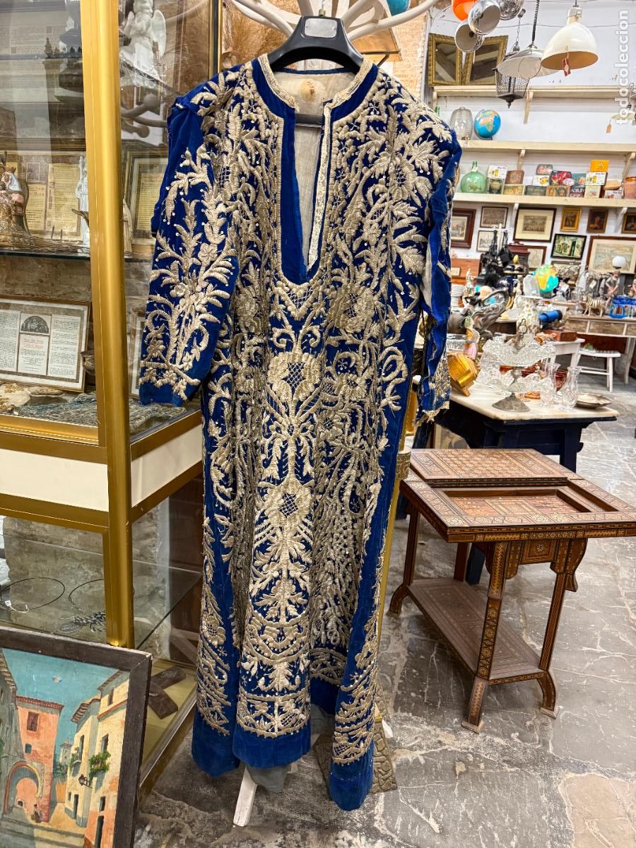Antig&uuml;edades: ANTIGUO TRAJE EN TERCIOPELO Y BORDADO EN PLATA IDEAL PARA TUNICA - MEDIDA LARGO 140 CM - RELIGIOSO