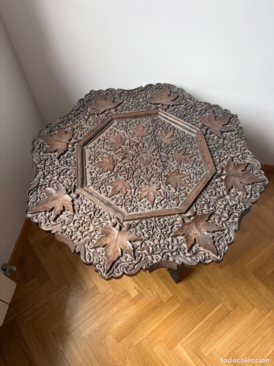 Antig&uuml;edades: Mesa plegable de madera tallada - origen India ( Kashmiri)
