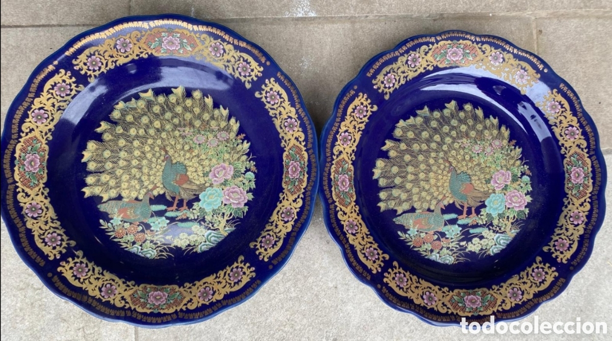 Antig&uuml;edades: Pareja de platos porcelana china &aacute;rabe firma AlTaous Alhar (El Pavo Real Libre)