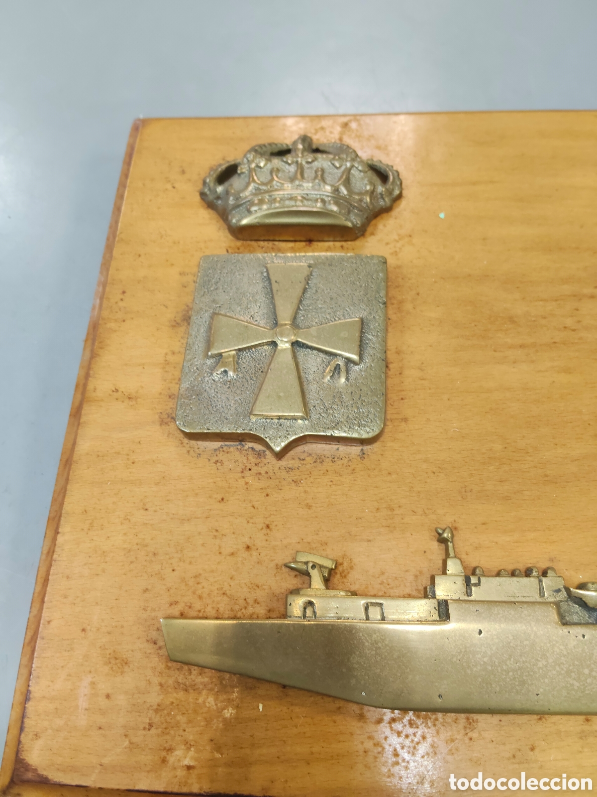Antig&uuml;edades: Metopa de bronce sobre tabla - Foto 2
