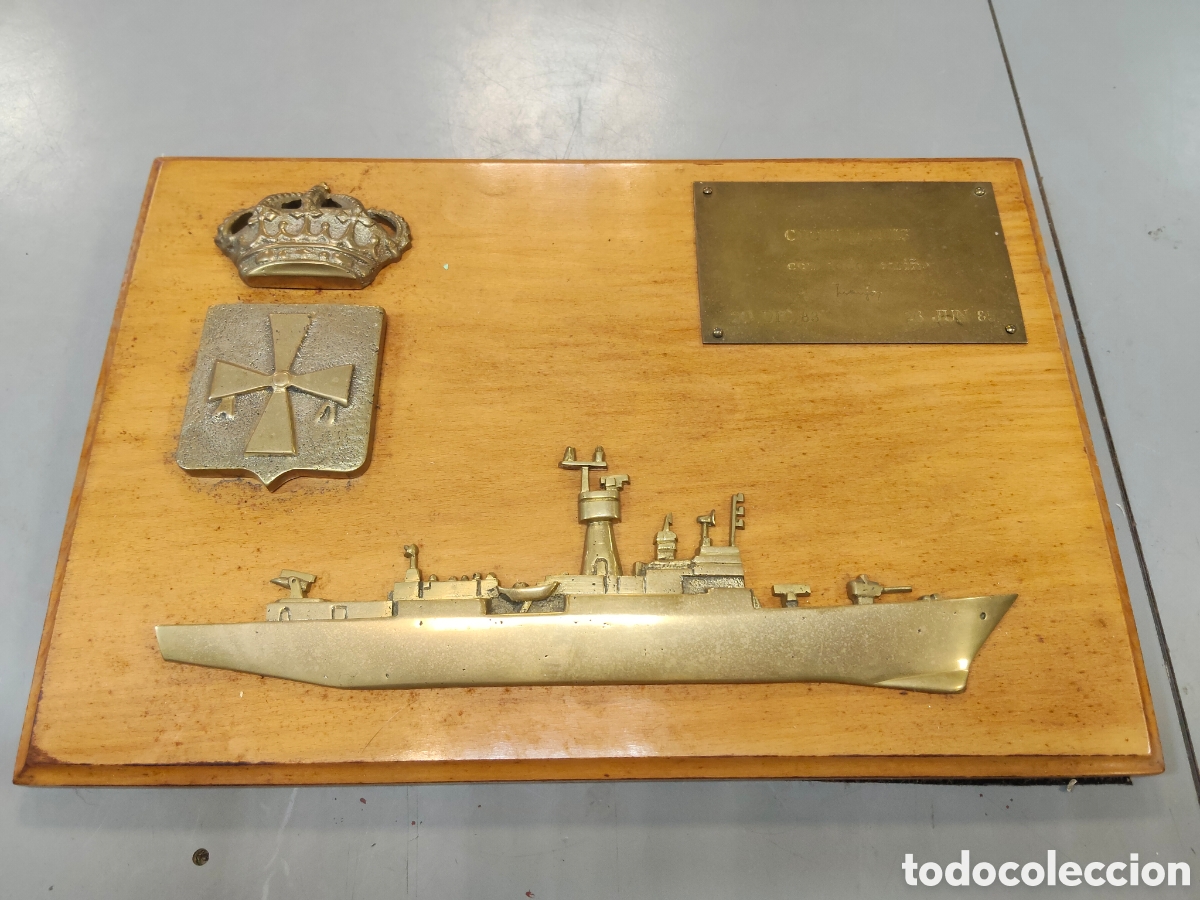 Antig&uuml;edades: Metopa de bronce sobre tabla