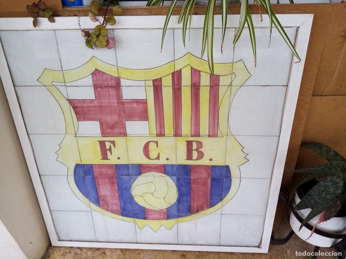 Antig&uuml;edades: cuadro mural del escudo del F.C.B de ceramica con cristal y marco de aluminio