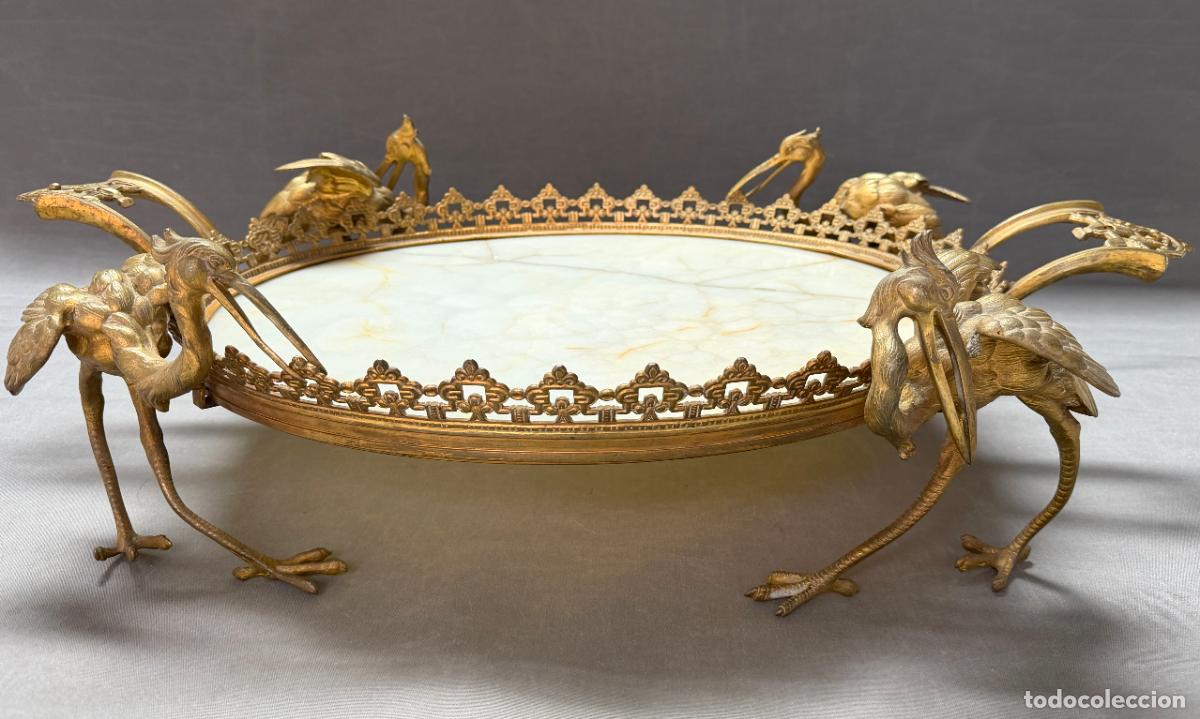 Antig&uuml;edades: Gran centro de mesa chino Qing , bronce dorado y m&aacute;rmol , 4 grullas y dragones &ndash; c. 1890 ,R328