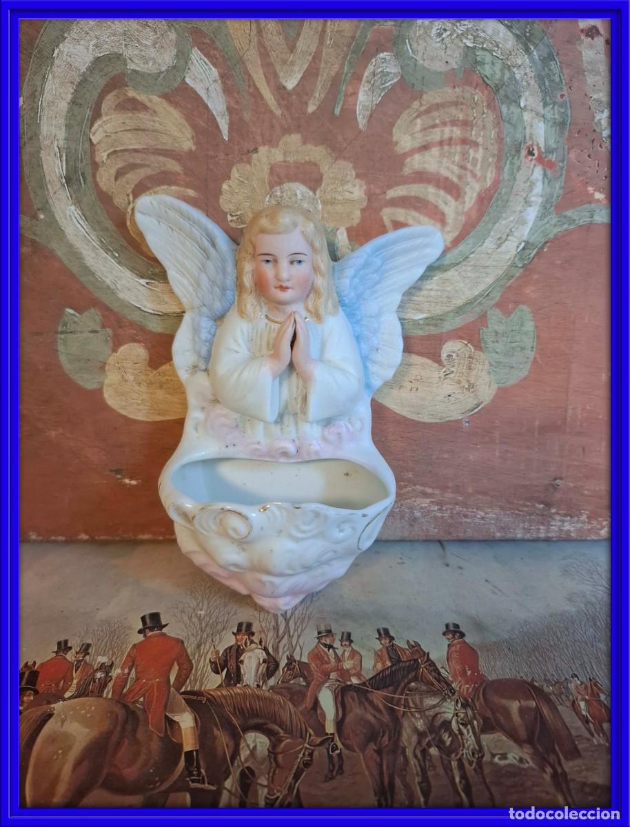 Antig&uuml;edades: BENDITERA DE PORCELANA O BISCUIT ALEMAN CON UN ANGELOTE