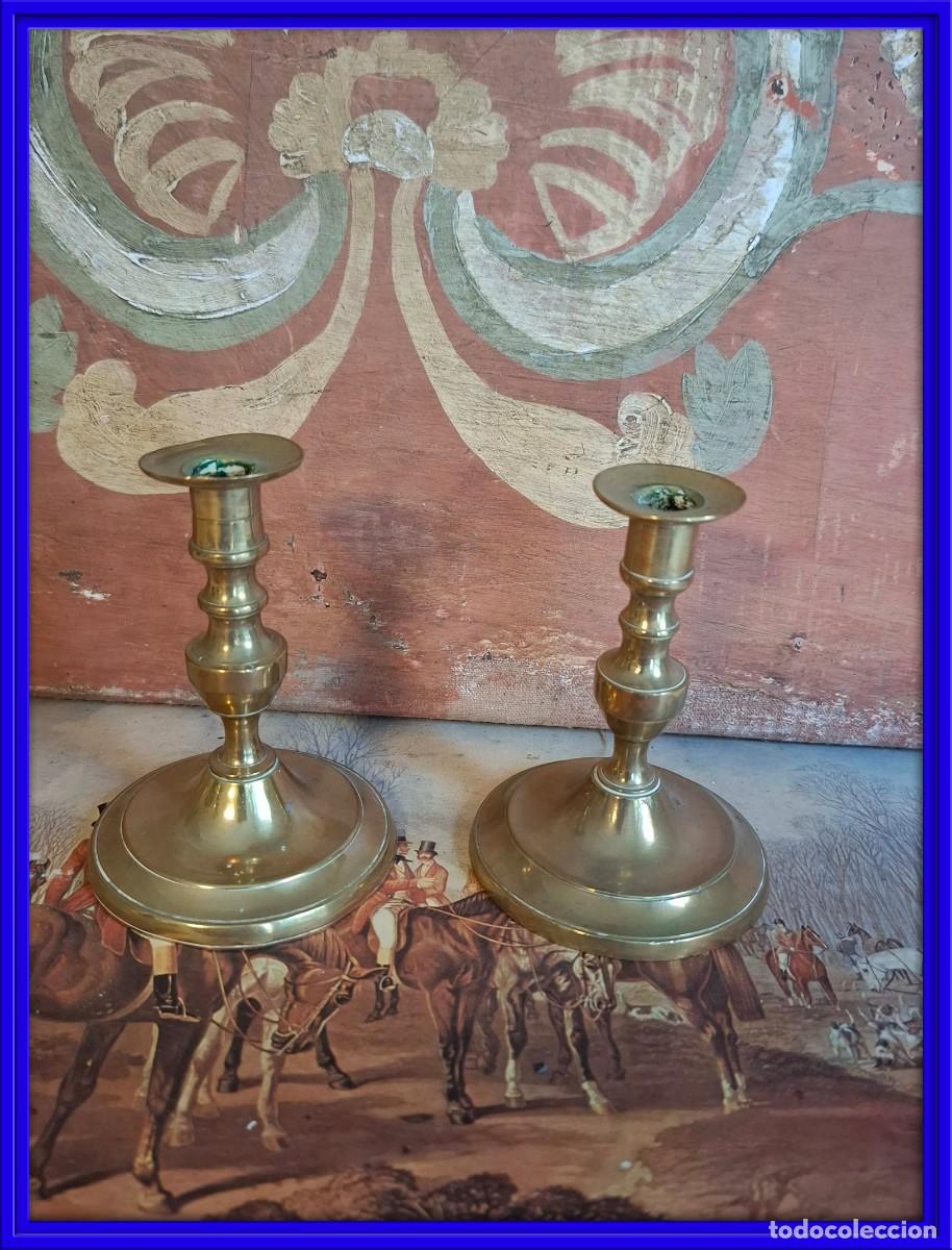 Antig&uuml;edades: PAREJA DE CANDELEROS DE BRONCE DORADO PEQUE&Ntilde;OS - Foto 1