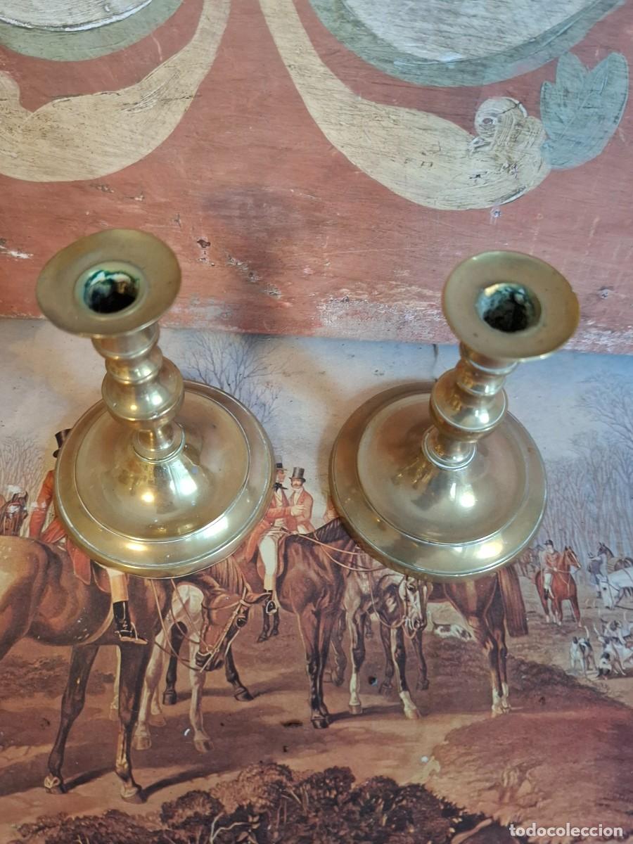 Antig&uuml;edades: PAREJA DE CANDELEROS DE BRONCE DORADO PEQUE&Ntilde;OS - Foto 3