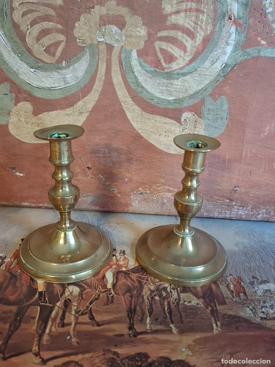 Antig&uuml;edades: PAREJA DE CANDELEROS DE BRONCE DORADO PEQUE&Ntilde;OS - Foto 4