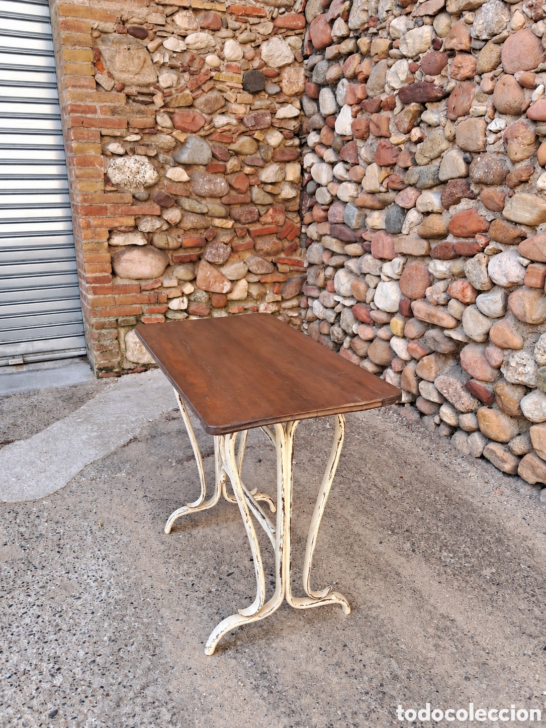 Antiguidades: Mesa antigua de haya curvada estilo Thonet &ndash; Jos&eacute; Abad Mart&iacute;n, Valencia &ndash; modelo documentado