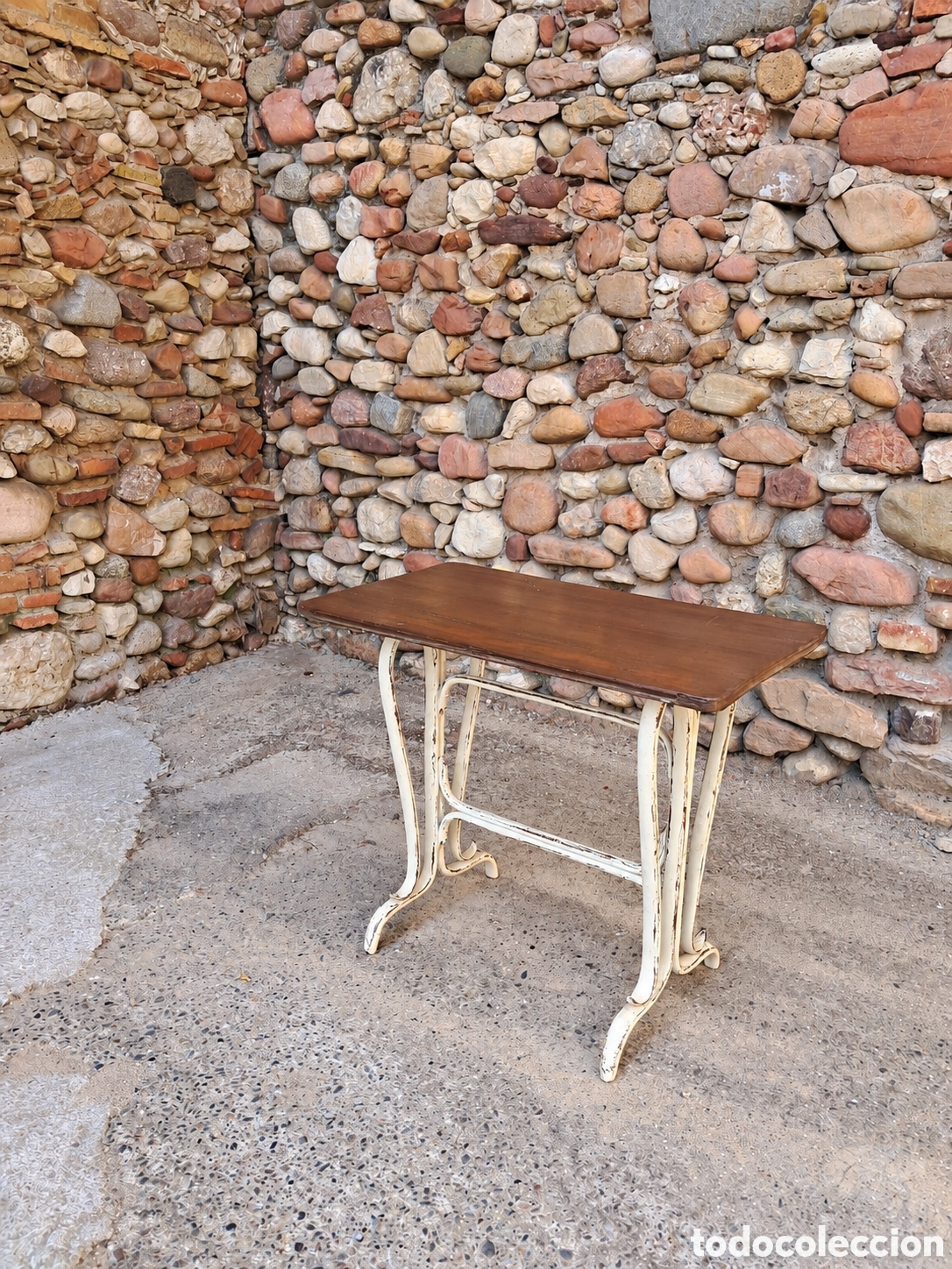 Antig&uuml;edades: Mesa antigua de haya curvada estilo Thonet &ndash; Jos&eacute; Abad Mart&iacute;n, Valencia &ndash; modelo documentado