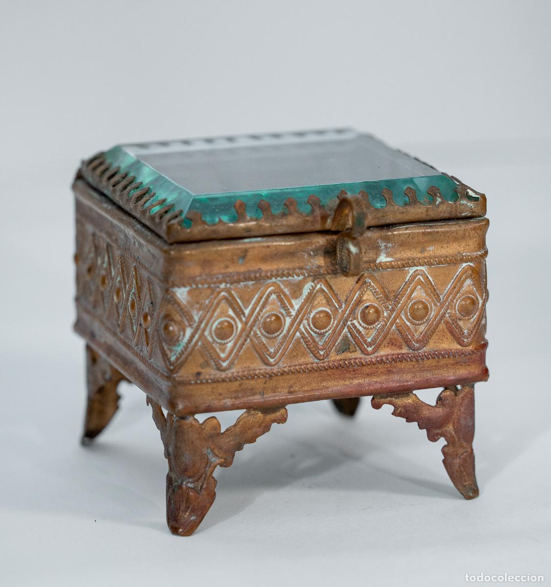 Antig&uuml;edades: Cofre Joyero Franc&eacute;s de Mesa (French Ormolu Glass Casket),Tapa de Cristal Biselado,Capiton&eacute; Original