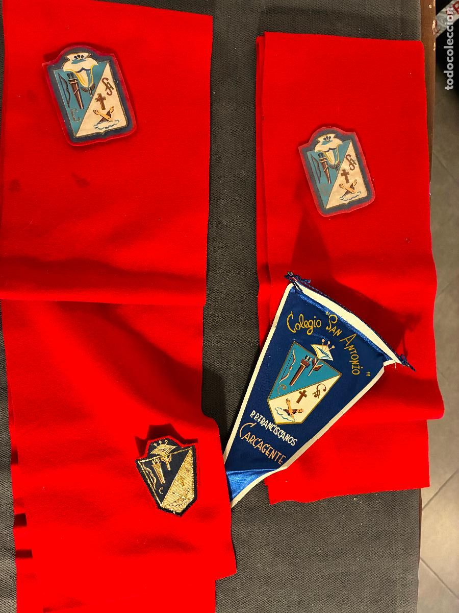 Antig&uuml;edades: Valencia dos bandas graduacion ,escudo y banderin colegio San Antonio Padres Franciscanos Caragente