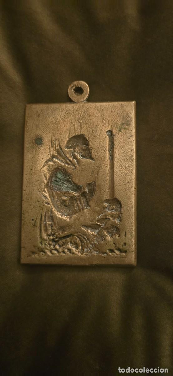 Antig&uuml;edades: Plaqueta devocional San Francisco de As&iacute;s en bronce dorado &ndash; modelo documentado - Foto 3