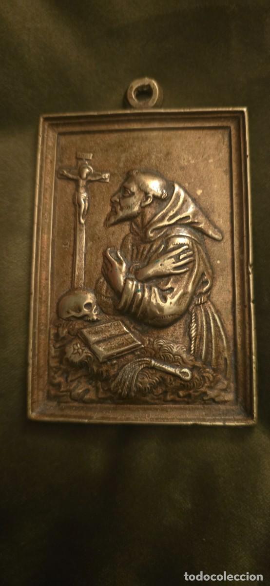 Antig&uuml;edades: Plaqueta devocional San Francisco de As&iacute;s en bronce dorado &ndash; modelo documentado - Foto 4