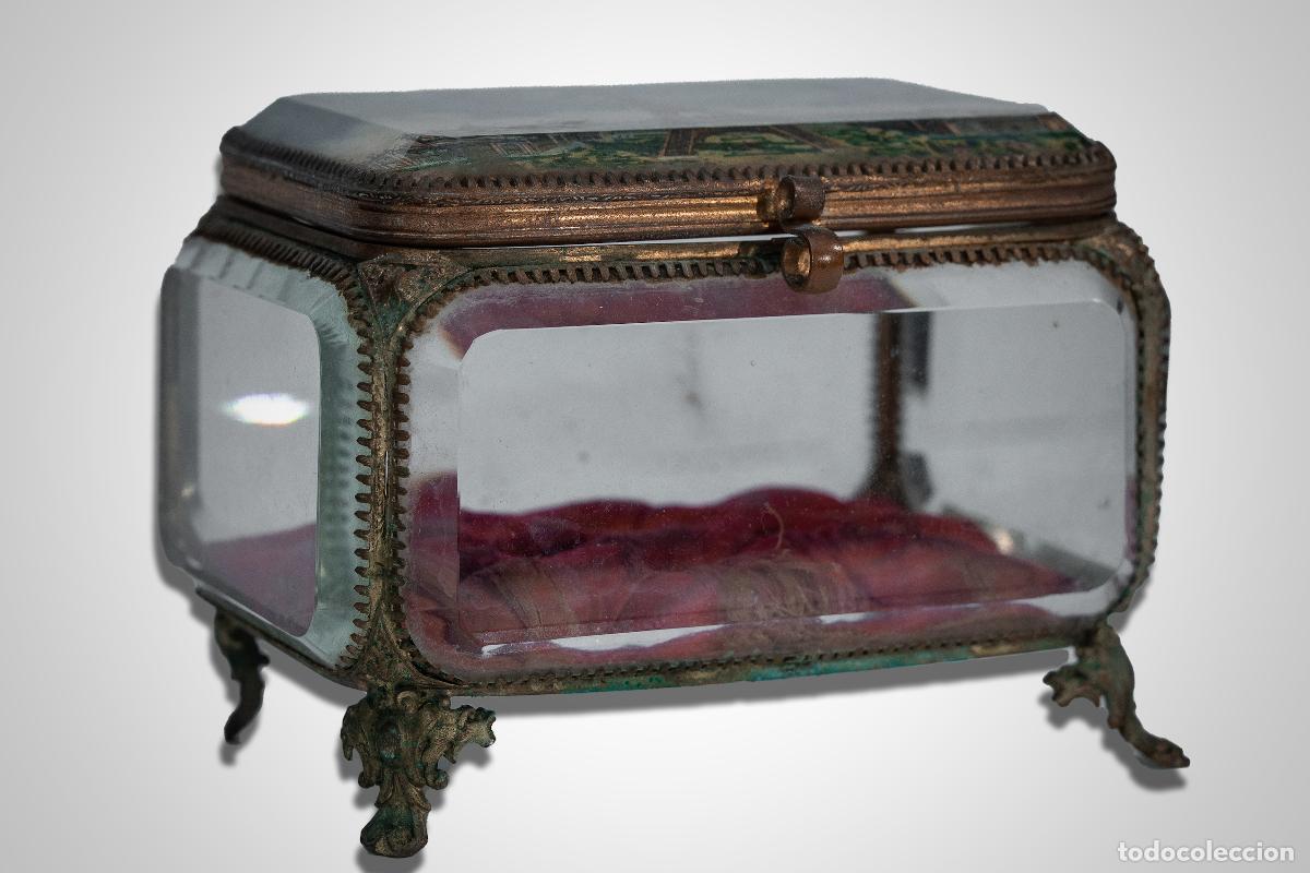 Antig&uuml;edades: Antiguo Joyero Franc&eacute;s de Cristal Biselado y Bronce con Tapa Panor&aacute;mica de Par&iacute;s (Belle &Eacute;poque).
