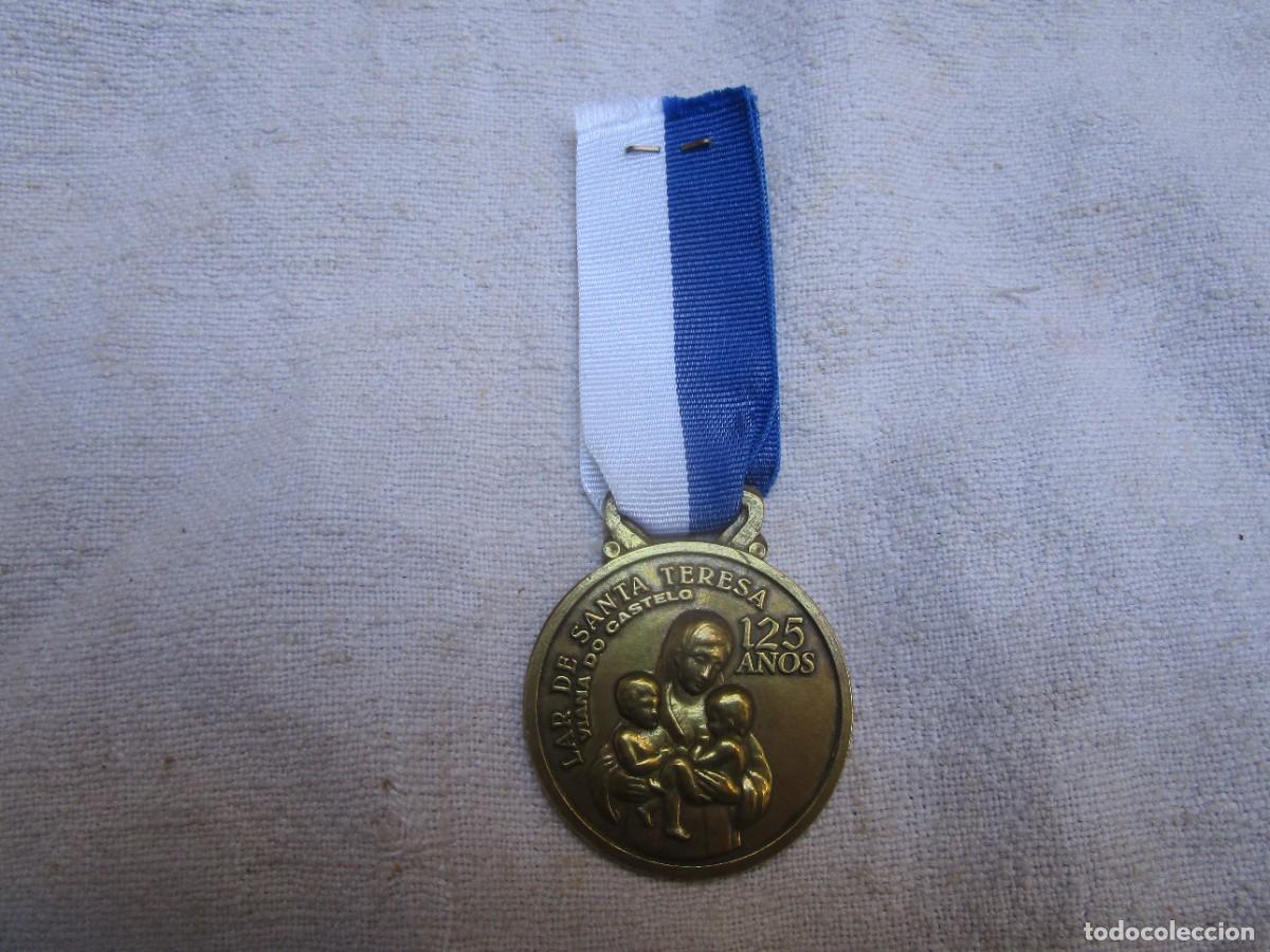 Antig&uuml;edades: Medalla a Santa Teresa de Jes&uacute;s - por 125 a&ntilde;os 1877/2002 del Lar de Viana do Castelo, solidaridade..