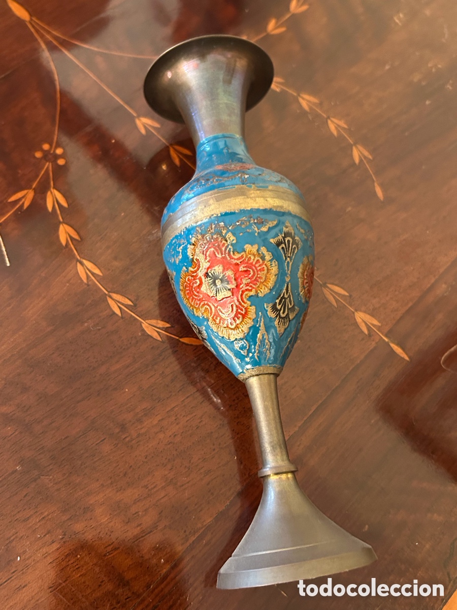 Antig&uuml;edades: Peque&ntilde;o jarroncito decorativo met&aacute;lico