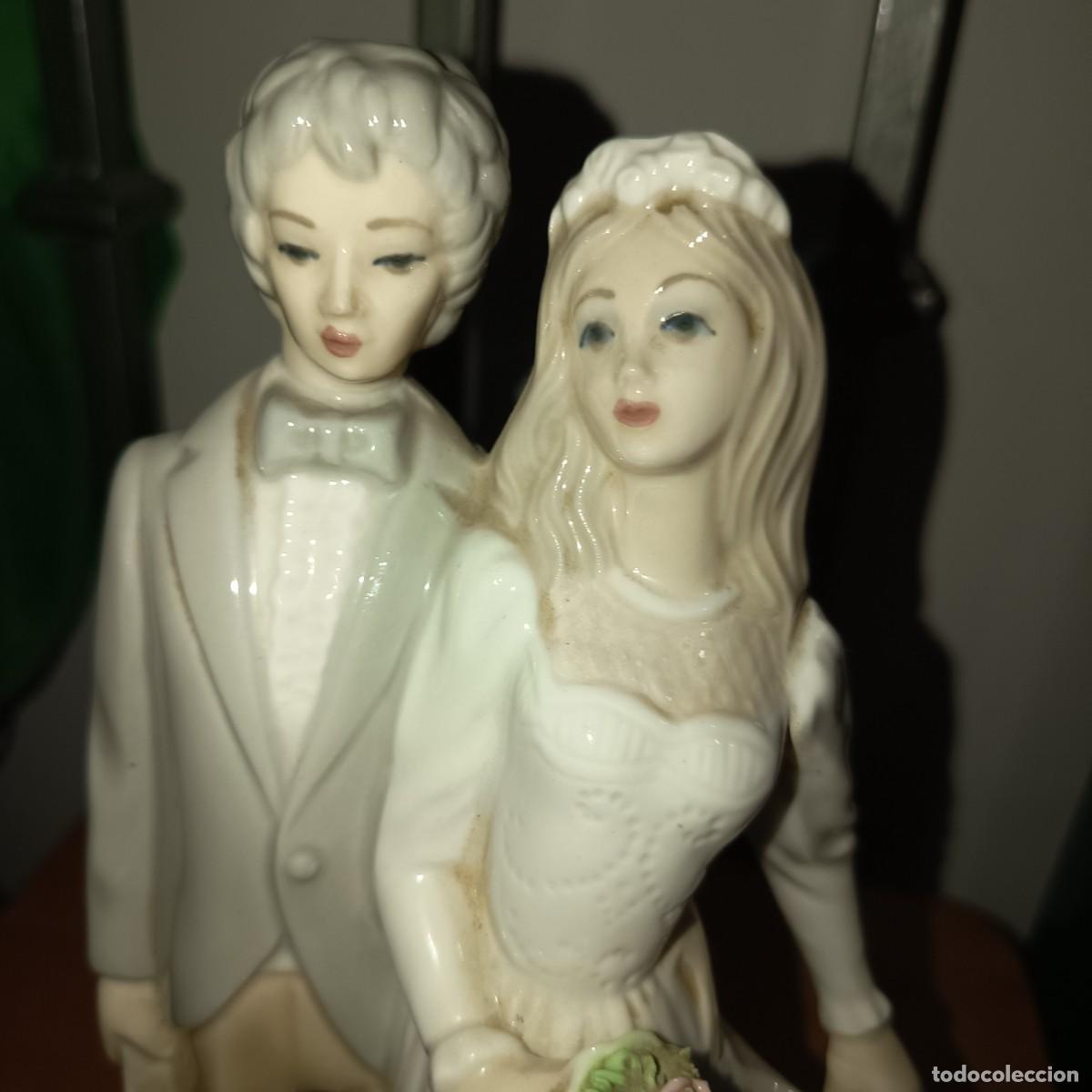 Antig&uuml;edades: Figura decorativa de porcelana Tengra