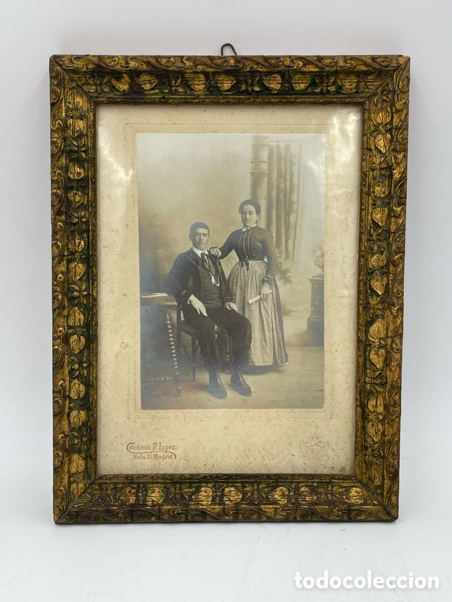Antig&uuml;edades: Antiguo Marco de madera dorada modernista con fotograf&iacute;a antigua. Finales siglo XIX principios XX.