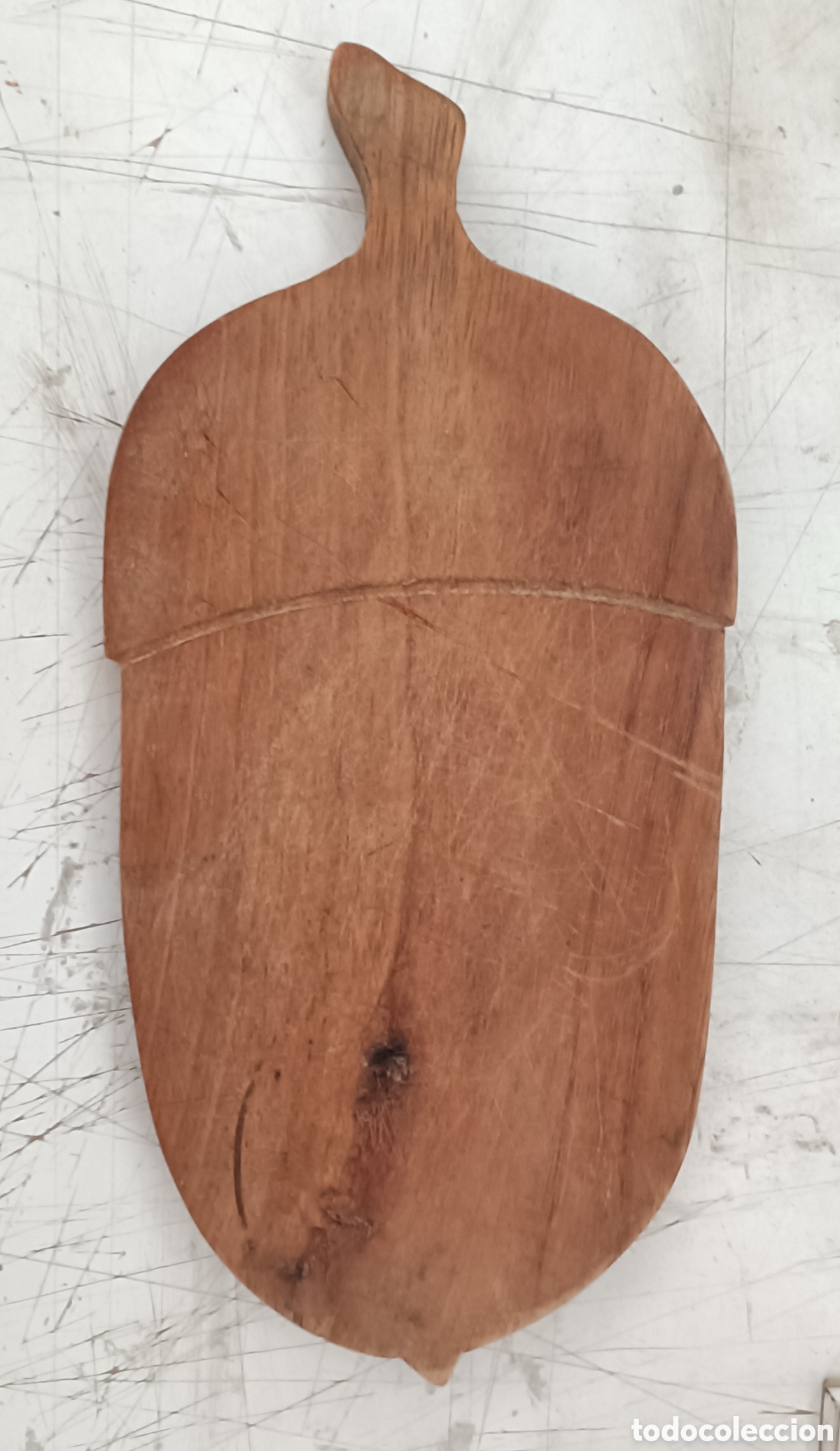 Antig&uuml;edades: Tabla de cortar con forma de bellota