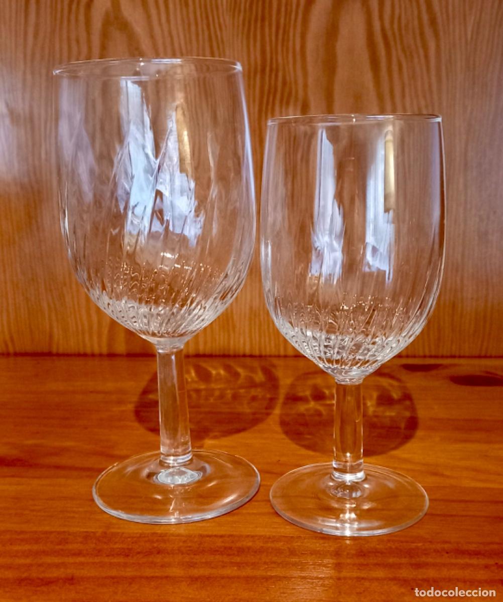 Antig&uuml;edades: Juego de cristaler&iacute;a de cristal labrado relieve ondulado (21 piezas)