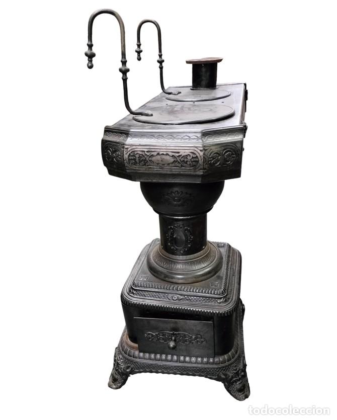 Antig&uuml;edades: ANTIGUA COCINA O ESTUFA DE TORRE. HIERRO FUNDIDO. FRANCIA O B&Eacute;LGICA. SIGLO XIX.