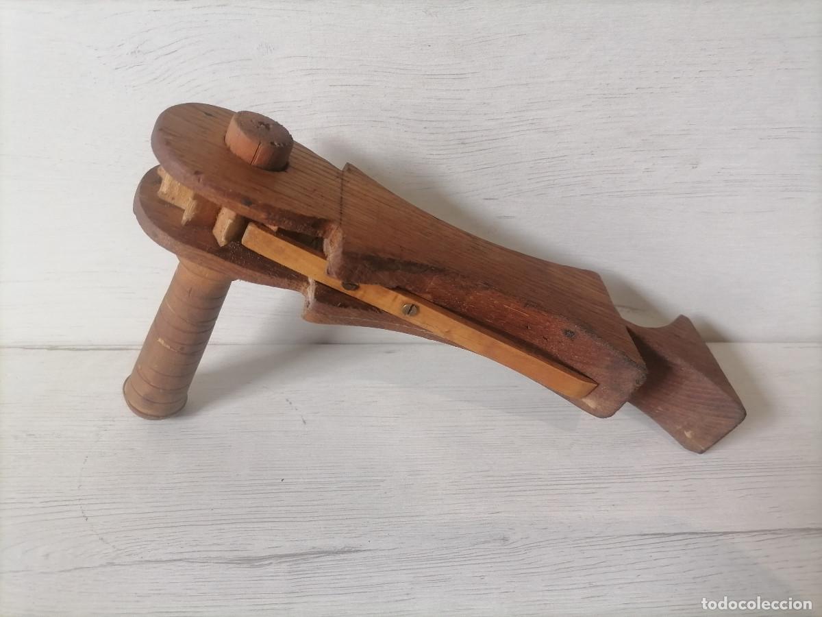 Antig&uuml;edades: Carraca de madera tradicional