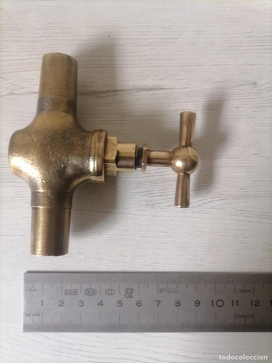 Antig&uuml;edades: Grifo o llave de paso de lat&oacute;n - Foto 4