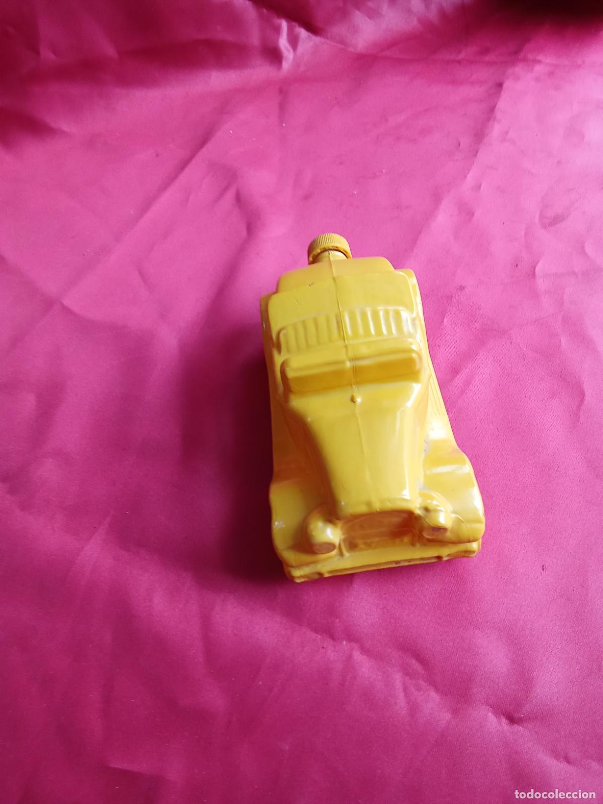 Antig&uuml;edades: Frasco perfume avon coche amarillo. Vitrina 20