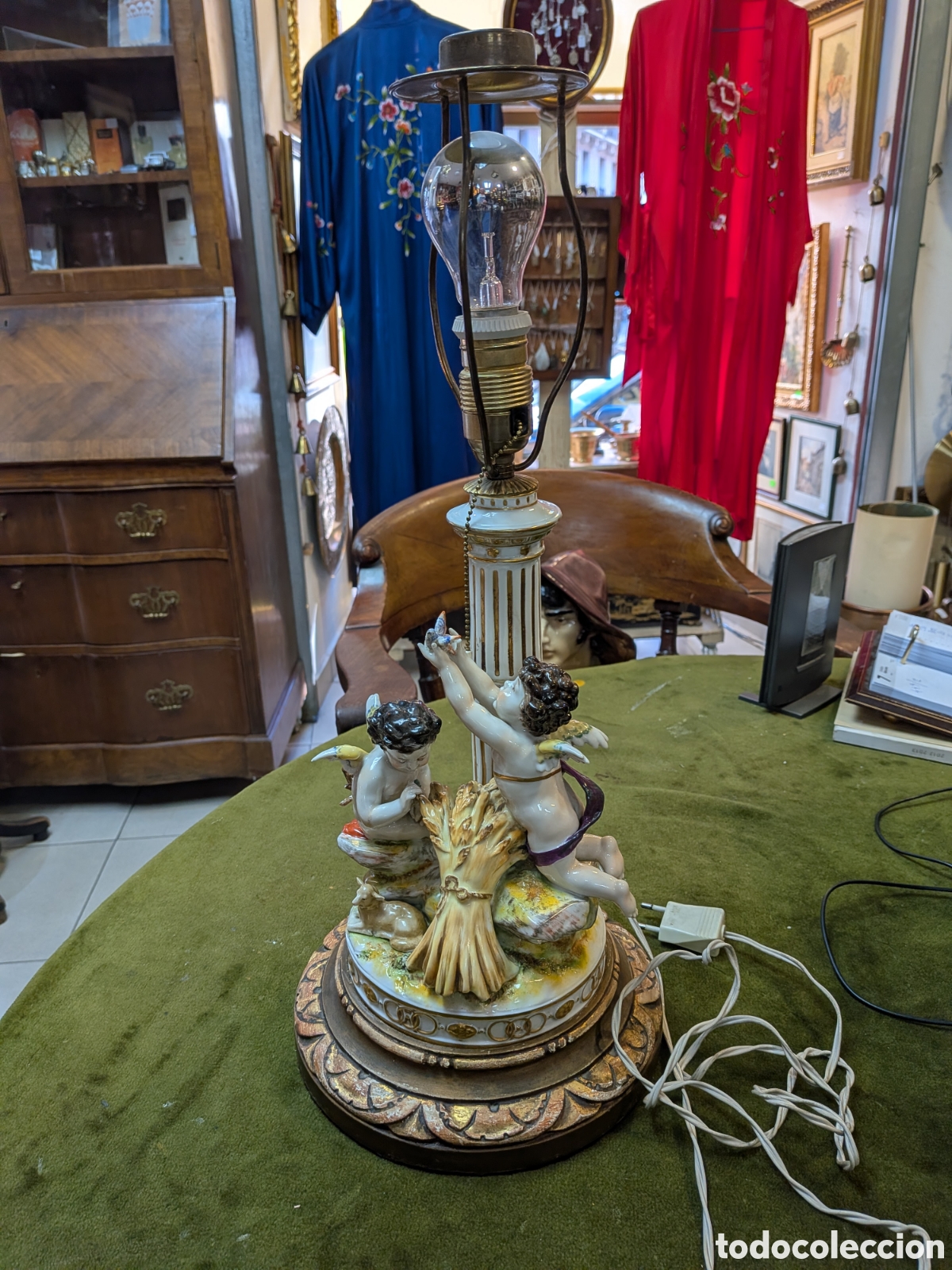 Antig&uuml;edades: Lampara de sobremesa en porcelana alemana. REF-2690