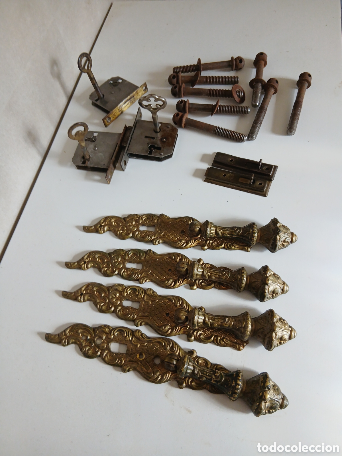 Antig&uuml;edades: Manillas,cerraduras,tornillos,topes de armario antiguo
