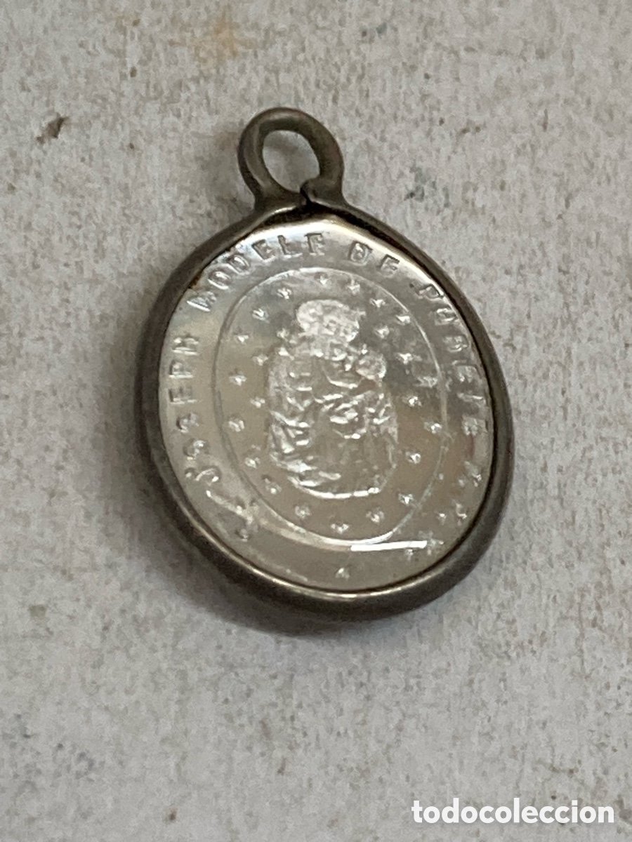 Antig&uuml;edades: Colgante de plata y n&aacute;car religiosa C665