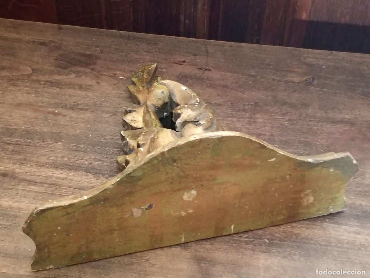 Antig&uuml;edades: M&eacute;nsula de madera dorada. S. XX. Estilo rococo. - Foto 3