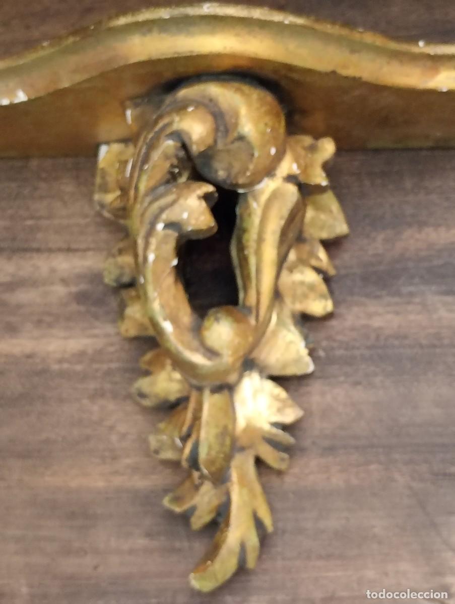 Antig&uuml;edades: M&eacute;nsula de madera dorada. S. XX. Estilo rococo. - Foto 5