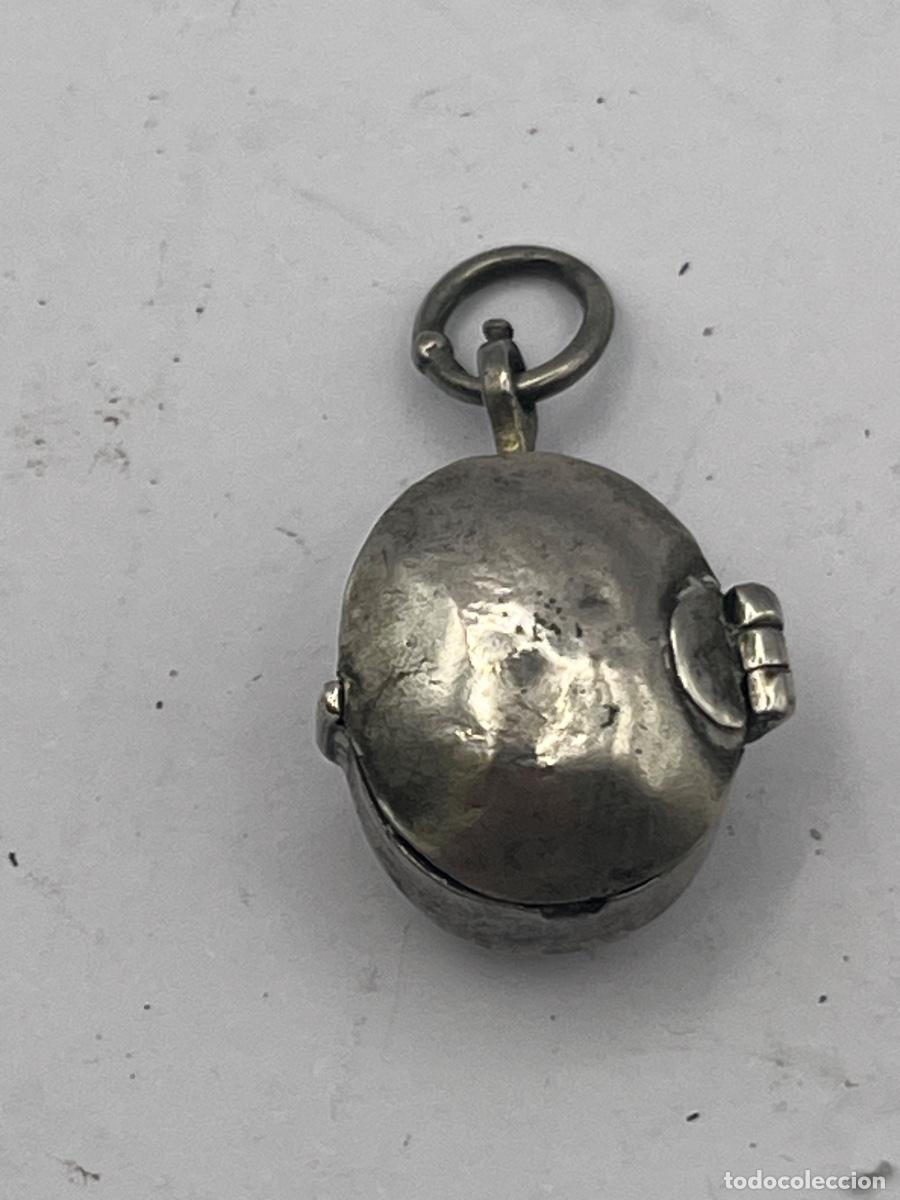 Antig&uuml;edades: RELICARIO DE COLGAR DE PLATA SIGLO XVIII