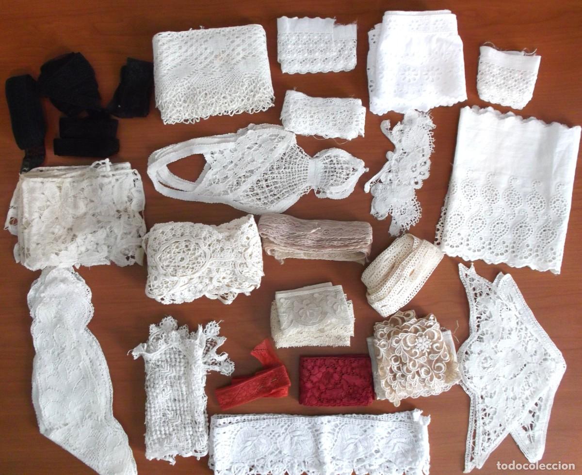 Antig&uuml;edades: Lote de antiguos encajes, puntillas y bolillos