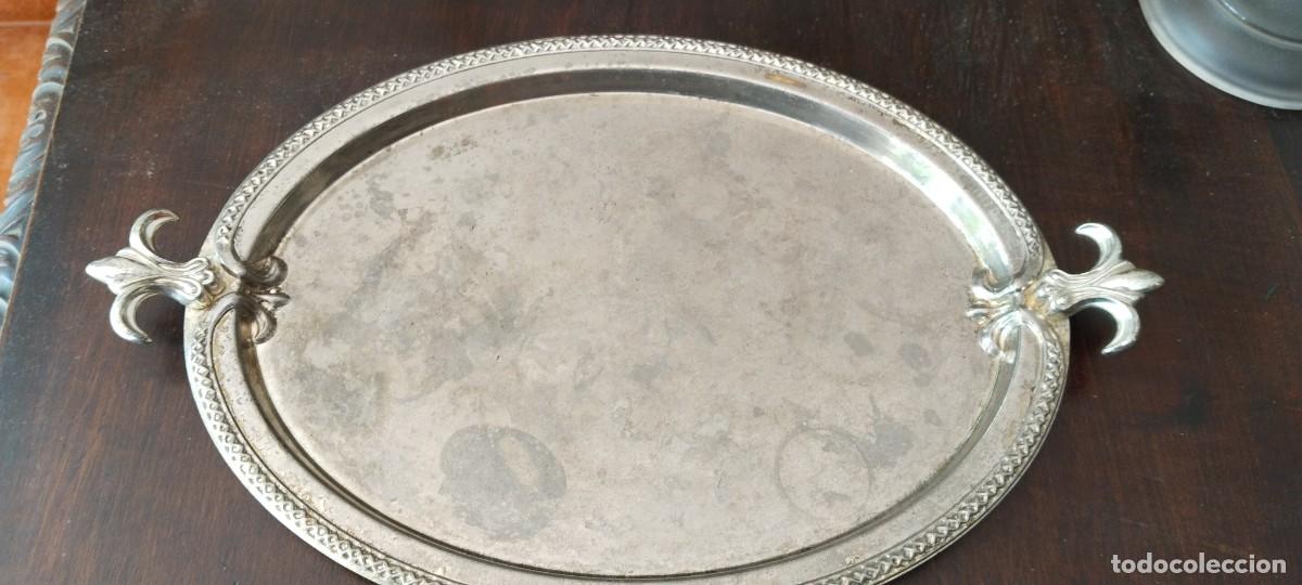 Antig&uuml;edades: BANDEJA DE MATERIAL PLATEADO - Foto 3