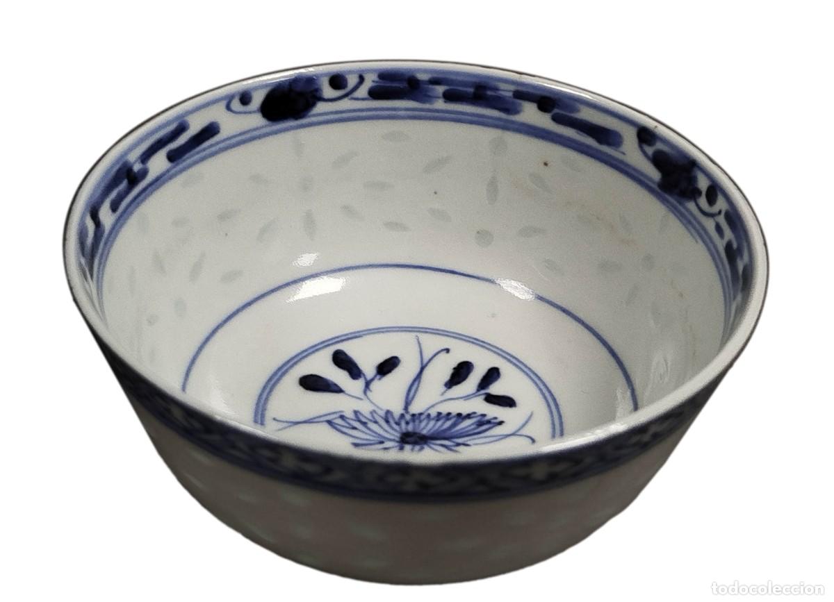 Antig&uuml;edades: CUENCO DE CERAMICA VIDRIADA EN TONOS BLANCOS Y AZULES