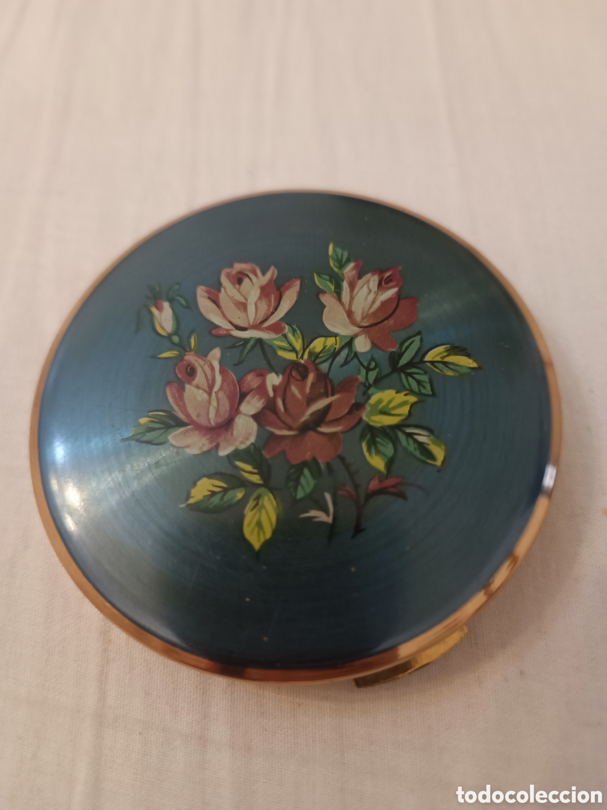 Antig&uuml;edades: Polvera dorada tapa esmaltada floral